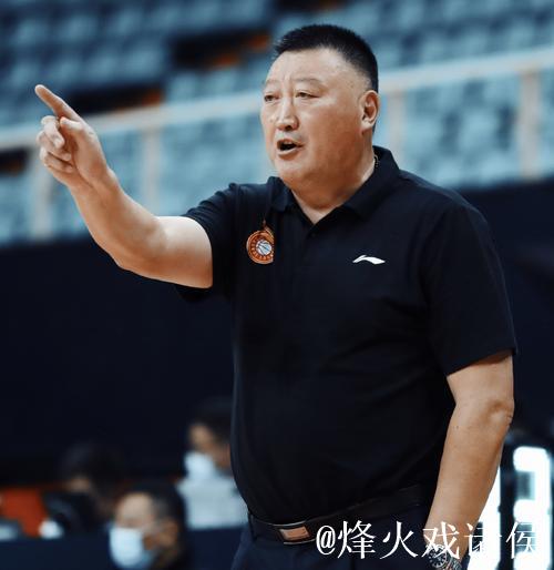 广州男篮官宣杨学增担任主教练 接替郭士强 广州男篮官宣杨学增担任主教练 接替郭士强