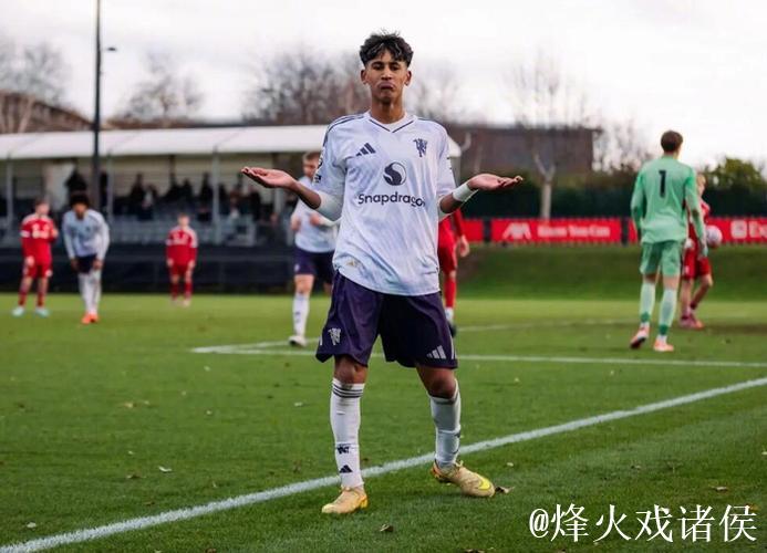 罗马诺:曼城青训队17岁小将正被多家俱乐部关注 罗马诺:曼城青训队17岁小将正被多家俱乐部关注